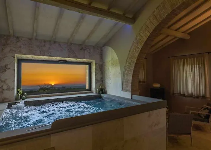 Villa I Cipressini privata lusso piscina riscaldata spa palestra Toscana Pienza
